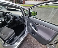 Toyota Prius 1.8 Hybrid Automatic - Image 7/10