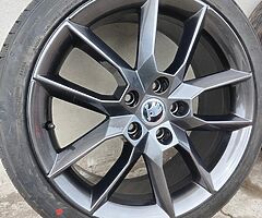Genuine Octavia VRS 18 inch Alloys