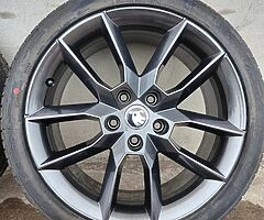 Genuine Octavia VRS 18 inch Alloys - Image 4/7