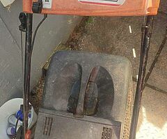 Briggs and Stratton engine push mower