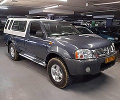 Nissan NP 300 2.4 petrol very good condition and clean