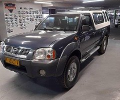 Nissan NP 300 2.4 petrol very good condition and clean