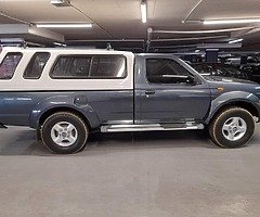 Nissan NP 300 2.4 petrol very good condition and clean - Image 5/5