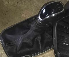 Insignia car gear knob