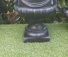 Concrete flower pots and furniture - Image 4/10