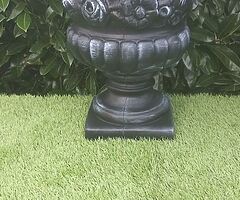 Concrete flower pots and furniture - Image 6/10