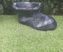Concrete flower pots and furniture - Image 8/10