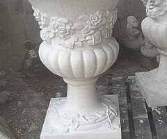 Concrete flower pots and furniture - Image 9/10