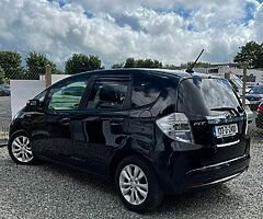HONDA FIT HYBRID 2013 LEATHER PACKAGE - Image 5/10
