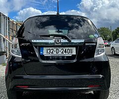 HONDA FIT HYBRID 2013 LEATHER PACKAGE - Image 6/10