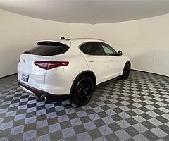 2018 Alfa Romeo Stelvio Ti $29,999 - Image 4/10