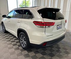 2017 Toyota Highlander XLE $31,270 - Image 3/10