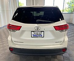 2017 Toyota Highlander XLE $31,270 - Image 4/10