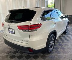 2017 Toyota Highlander XLE $31,270 - Image 5/10