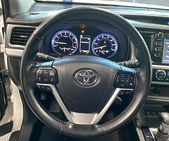 2017 Toyota Highlander XLE $31,270 - Image 7/10