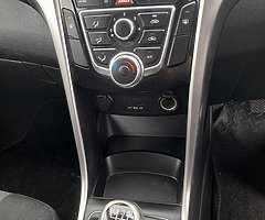 2014(142)Hyundai i30 - Image 5/10