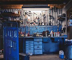 Auto mechanic garage