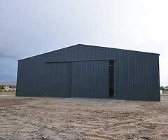 Auto mechanic garage