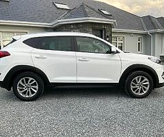 2018 HYUNDAI TUCSON EXECUTIVE 1.7 DIESEL SAT NAV LEATHER ONE OWNER 6 SPEED MANUAL - Image 6/10