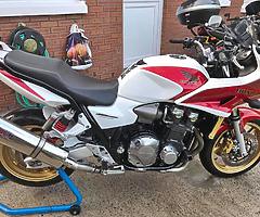 honda cb1300 gloss white hugger with integrated chainguard