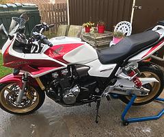 honda cb1300 gloss white hugger with integrated chainguard