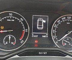 Skoda Superb - Image 6/10
