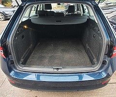 Skoda Superb - Image 7/10