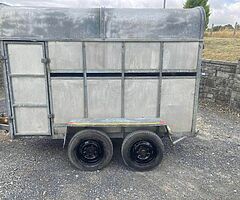 Murphy cattle trailer
