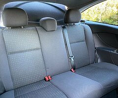 2004 Ford Focus Zetec 1.4 - Image 6/10