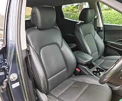2017 Hyundai Santa Fe Premium 7 Seater - Image 8/10
