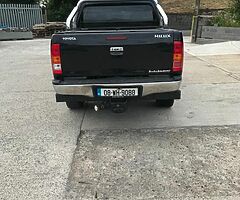 Toyota Hilux 2008 manual transmission low Milage - Image 5/10