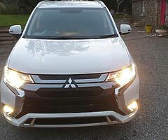 2019 MITSUBISHI OUTLANDER PLUG-IN HYBRID 4X4 AUTOMATIC 
 - Image 3/10