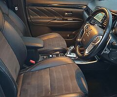 2019 MITSUBISHI OUTLANDER PLUG-IN HYBRID 4X4 AUTOMATIC 
 - Image 7/10