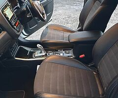 2019 MITSUBISHI OUTLANDER PLUG-IN HYBRID 4X4 AUTOMATIC 
 - Image 8/10