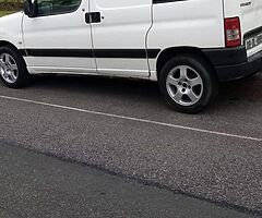 08 Peugeot partner￼