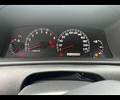 Toyota corolla - Image 7/9