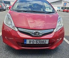 Honda Fit Hybrid Navi premium selection, 2011
