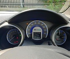 Honda Fit Hybrid Navi premium selection, 2011 - Image 4/10