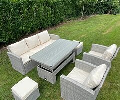GARDEN RATTAN FURNITURE + RISING TABLE. - DELIVERY 