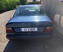 Left hand Mercedes W124 Vintage - Image 10/10