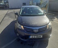 12Toyota Avensis