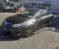 12Toyota Avensis