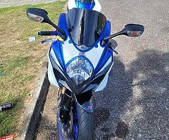 Suzuki gsxr1000 k7 model.