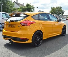 2017 Ford Focus ST-2 - Image 4/10