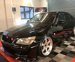 **V8 IS200**