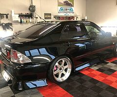 **V8 IS200**