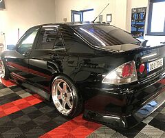 **V8 IS200** - Image 8/8
