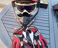 Wulfsport helmet goggles and gloves - Image 3/3