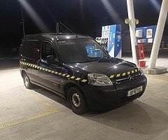 CIRTOEN BERLINGO 2007 1.6 DIESEL 5 SPEED GEARBOX €1250 ono - Image 5/10