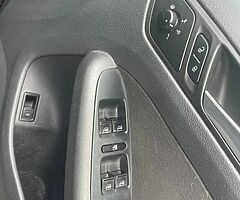 Volkswagen Jetta 2011 - Image 5/10